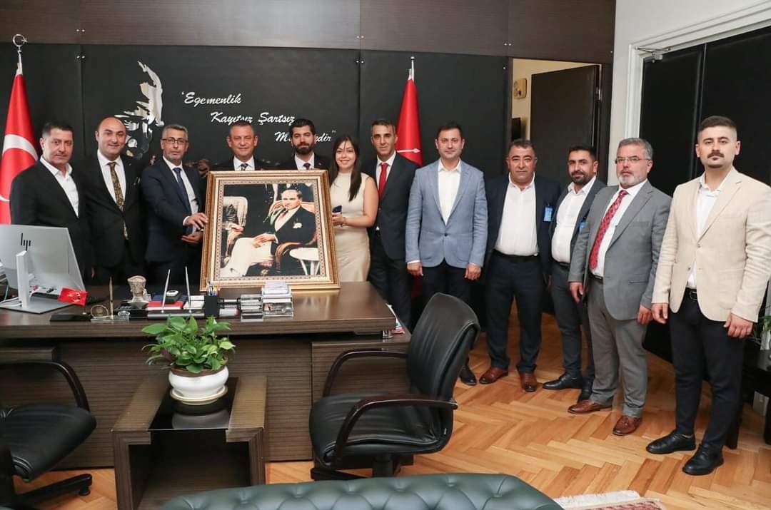 CHP Genel Başkanı Özgür Özel, Ağrılı İş İnsanları ve STK Temsilcilerini Kabul Etti*