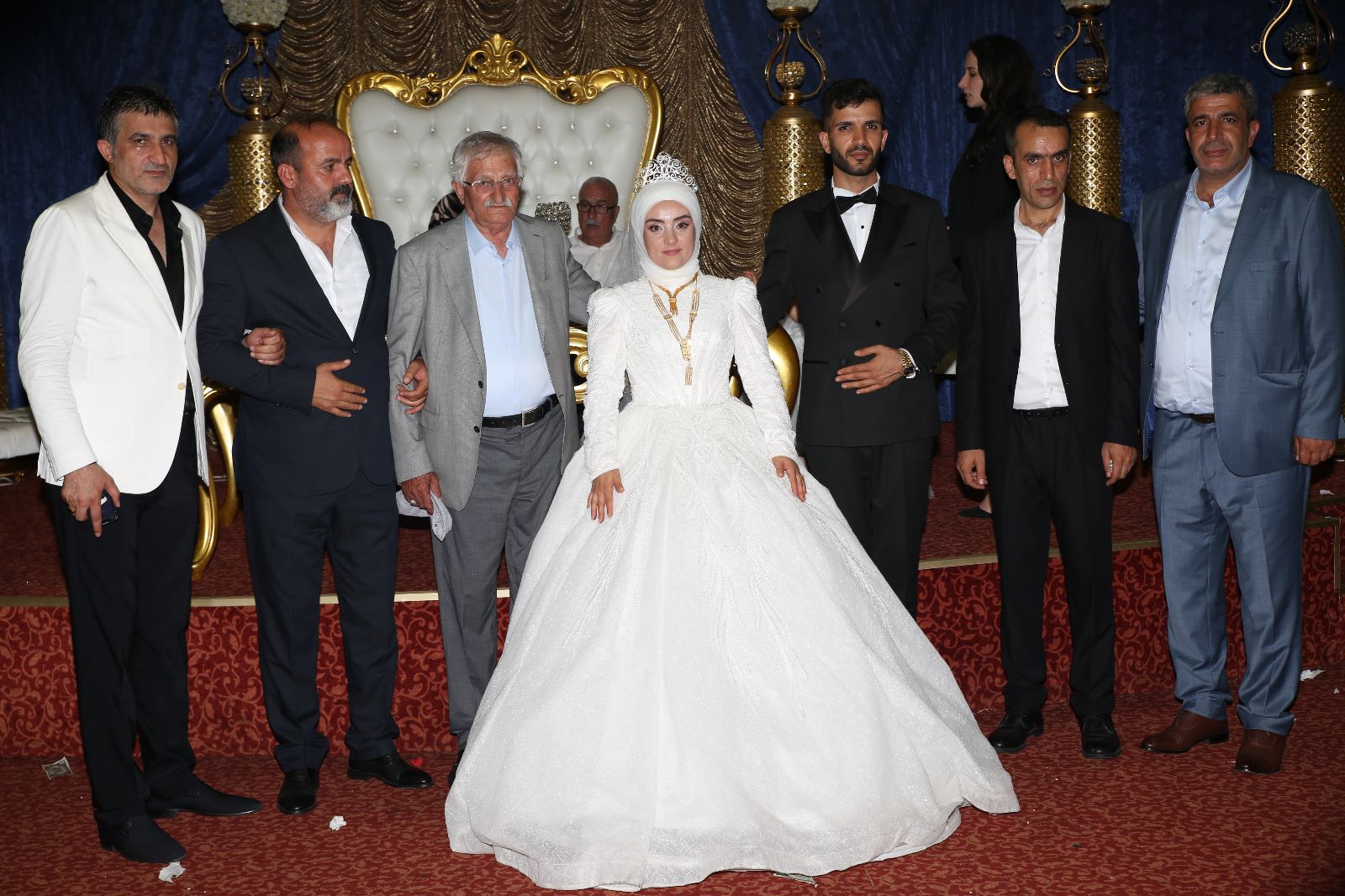 KADER İLE SUAT ÇİFTİ DESTANSI BİR DÜĞÜNLE HAYATLARINI BİRLEŞTİRDİLER