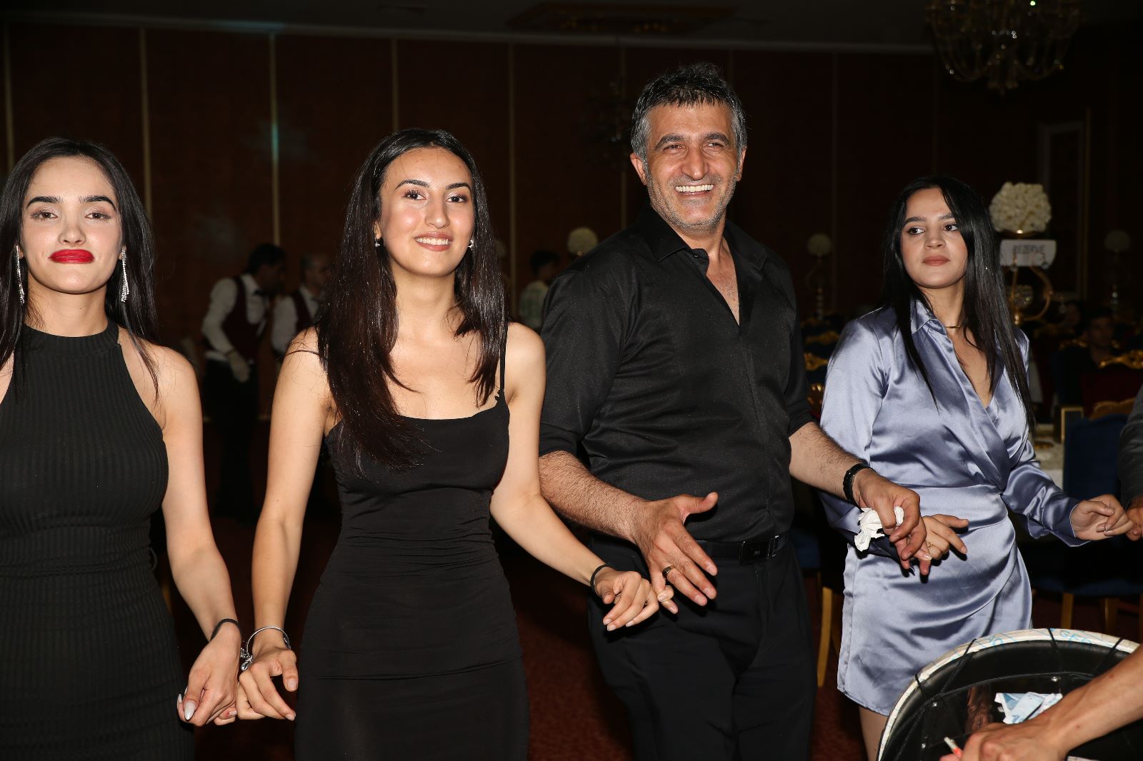 KADER İLE SUAT ÇİFTİ DESTANSI BİR DÜĞÜNLE HAYATLARINI BİRLEŞTİRDİLER