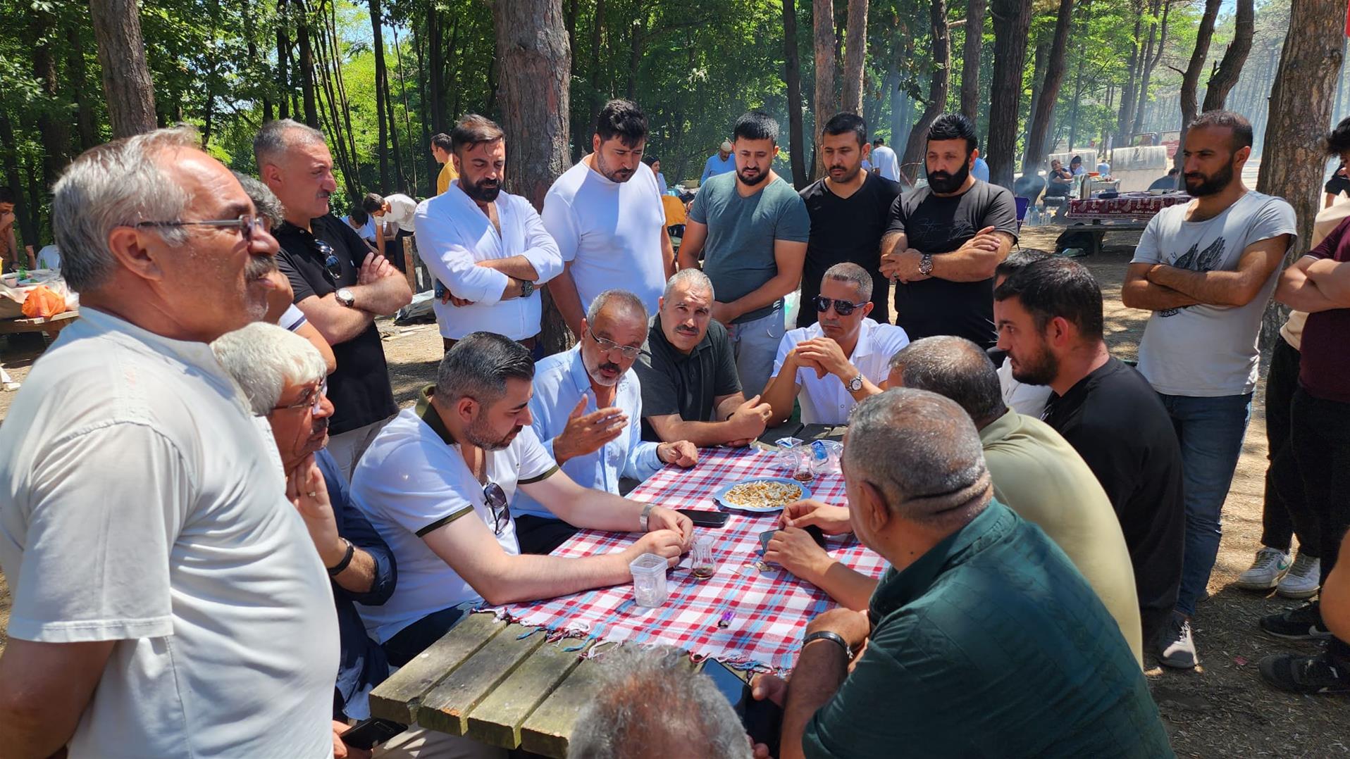 MESUT CİFTÇİ'NİN BAŞKANI OLDUĞU İSTANBUL DİYADİN DERNEĞİ, GENİŞ BİR KİTLENİN KATILIMIYLA BİR PİKNİK ETKİNLİĞI DÜZENLEDİ