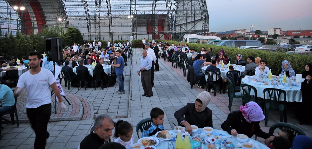 AĞRILILAR ÜMRANİYE’DE İFTAR YEMEĞİNDE BULUŞTU