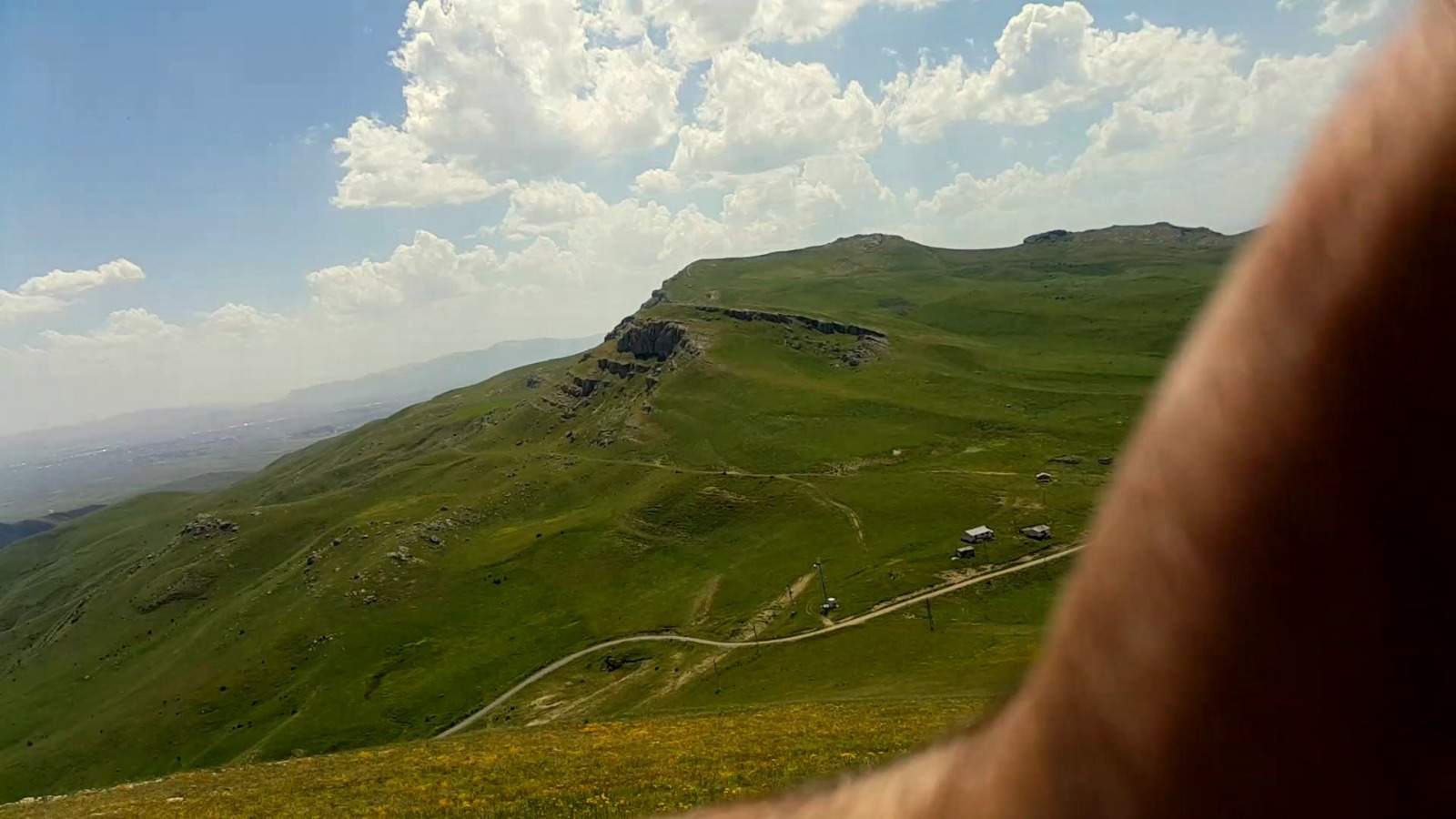 VARLIK İÇİNDE YOKLUK ÇEKEN TAYPINAR KÖYÜ’NDE HALK İSYAN ETTİ 