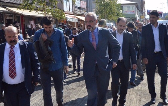 Eşbaşkan Sakık Eski Van Caddesi'nde çalışmaları yerinde inceledi