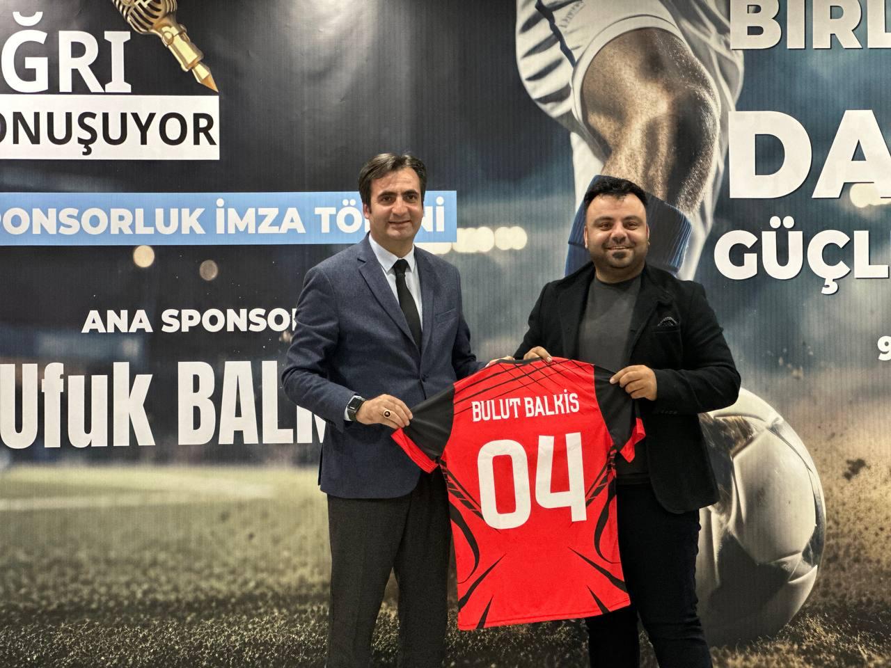 AĞRI KONUŞUYOR PLATFORMUNDAN AMATÖR SPOR HAFTASINDA FUTBOL KULÜPLERİNE MALZEME DESTEĞİ