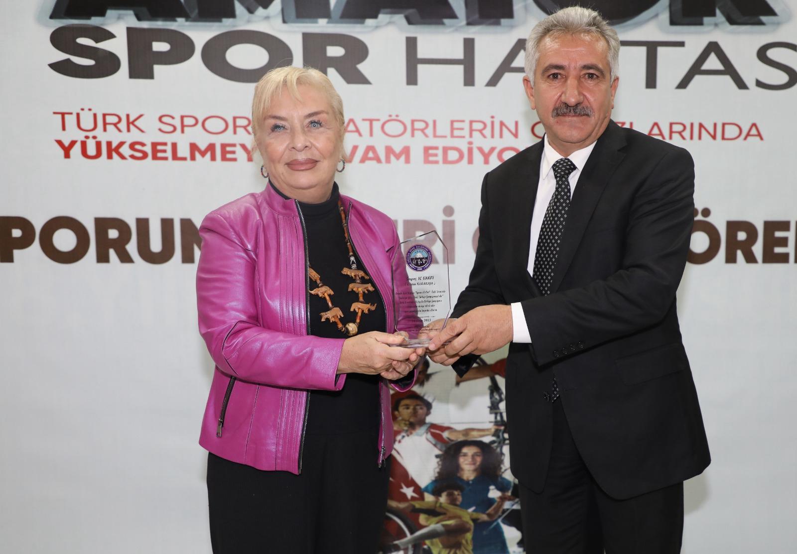 AĞRI’DA AMATÖR SPORUN ENLERİ ÖDÜL TÖRENİ GERÇEKLEŞTİRİLDİ