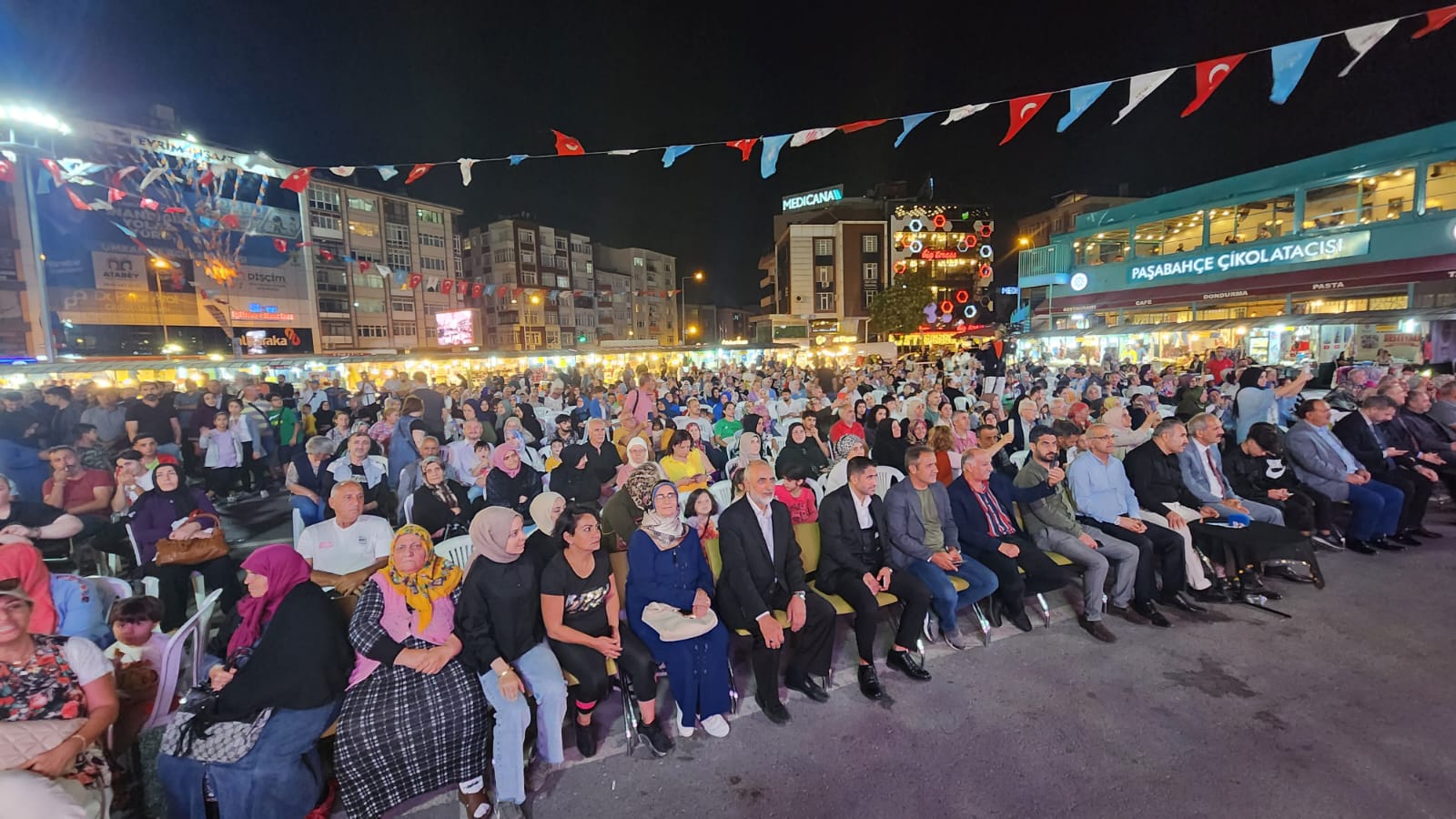 BAŞKAN ORHAN BAYDAR BİNLERCE AĞRILIYI ÜMRANİYE’ DE BİR ARAYA GETİRDİ