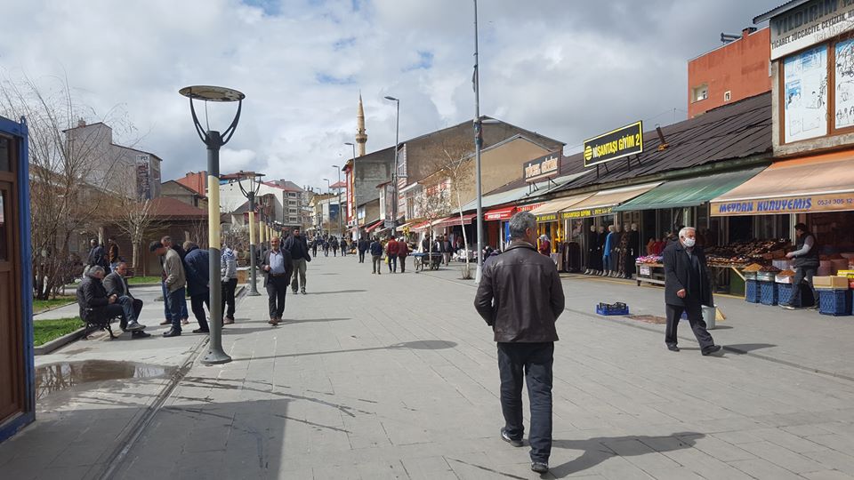 Ağrı ilimizde cadde ve sokaklar doldu taştı.