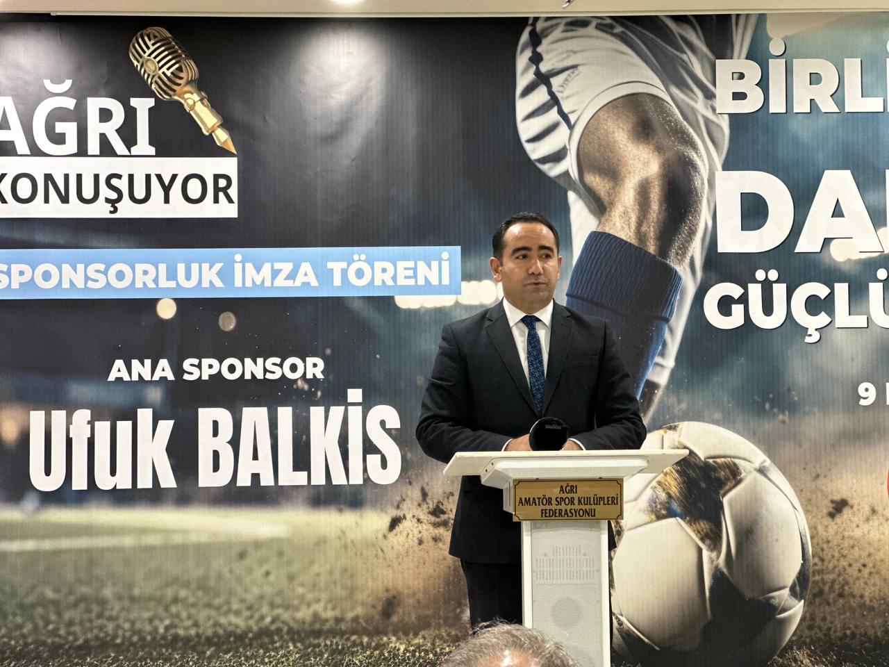 AĞRI KONUŞUYOR PLATFORMUNDAN AMATÖR SPOR HAFTASINDA FUTBOL KULÜPLERİNE MALZEME DESTEĞİ