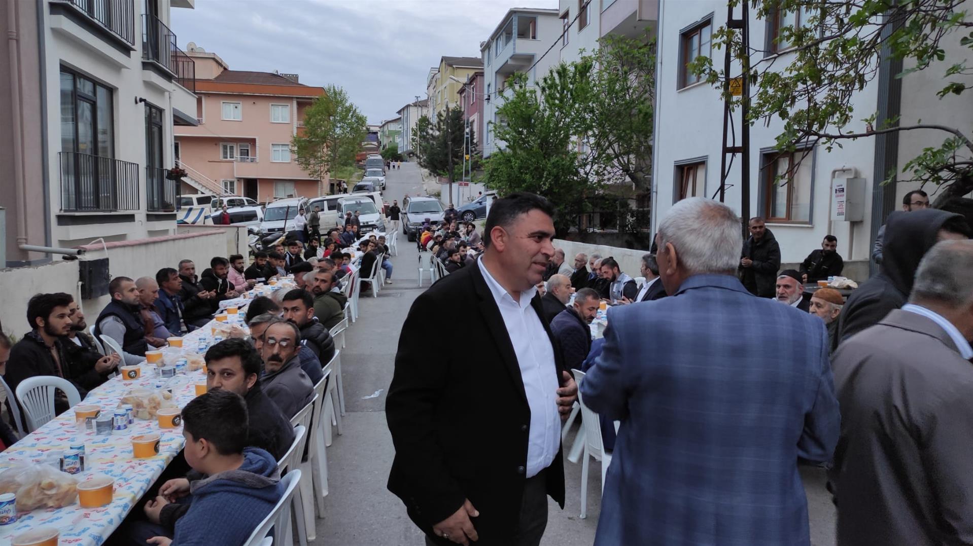 İstanbul Ağrı Kültür Dernekler Federasyon Başkanı İş İnsanı Mehmet Uşen geçtiğimiz yıl kaybettiği babası adına mevlid-i şerif düzenledi