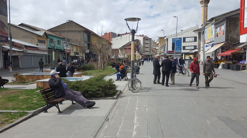 Ağrı ilimizde cadde ve sokaklar doldu taştı.