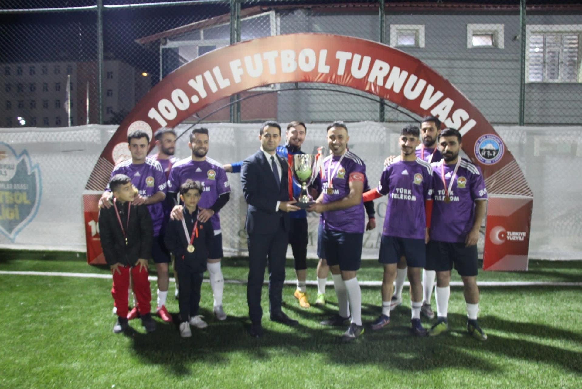 100.Yıl Futbol Turnuvasının Şampiyonu Çanakkale Spor Oldu