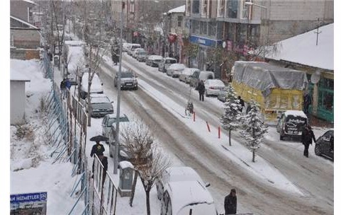 Patnos'ta 90 Köy Yolu Ulaşıma Kapandı