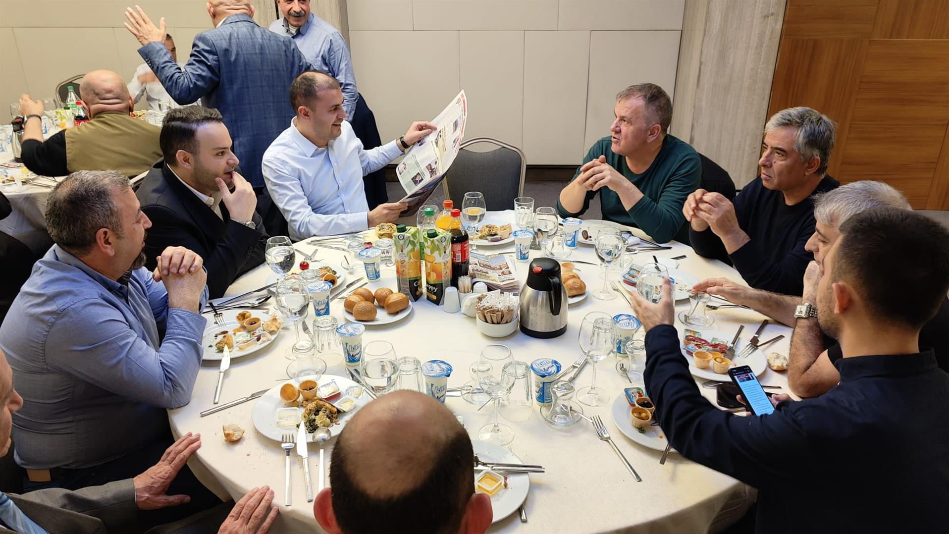 iftarda bulunan Ağrılıların arasında hiçbir siyasi sınır olmadığına dikkat çekti 