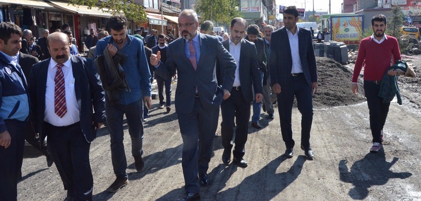 Eşbaşkan Sakık Eski Van Caddesi'nde çalışmaları yerinde inceledi