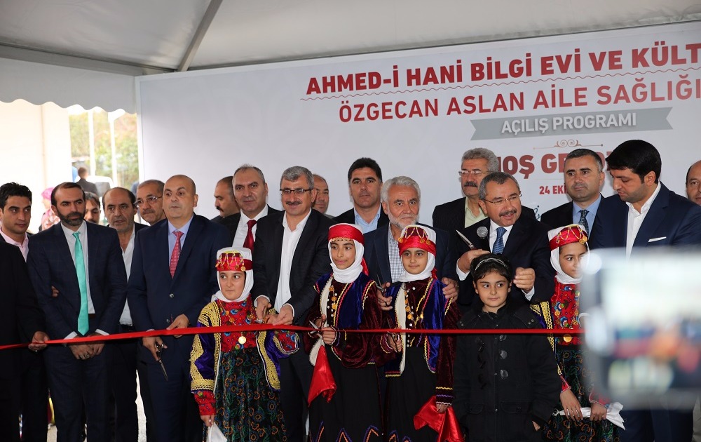 AĞRILILAR SANCAKTEPE’DE AHMEDİ XANİ KÜLTÜR EVİ AÇILIŞINDA TOPLANDI