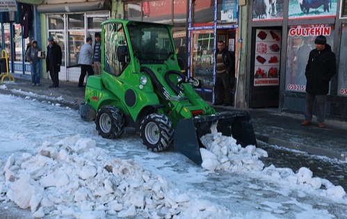 Diyadin Belediyesi Kara Küreme Aracı Aldı