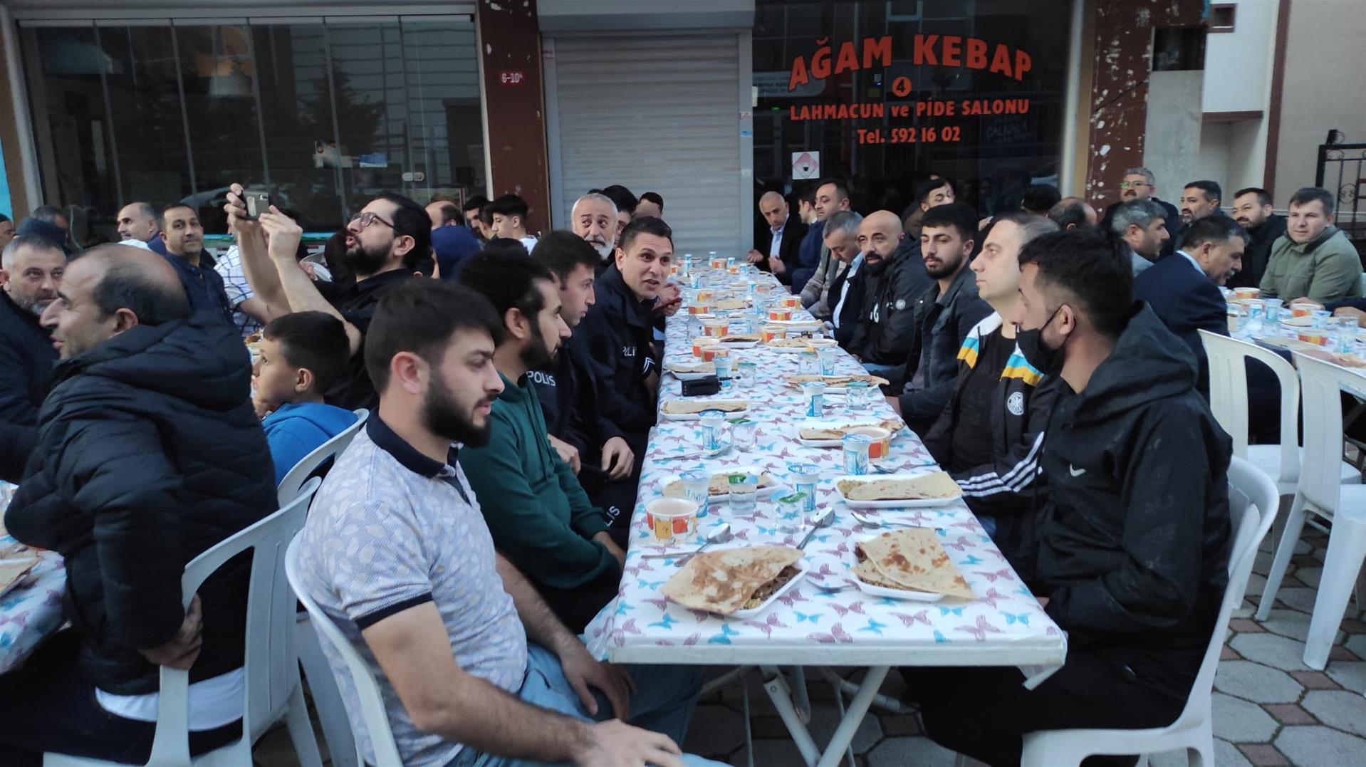 Ağrılı hemşeriler iftarda bir araya geldi 