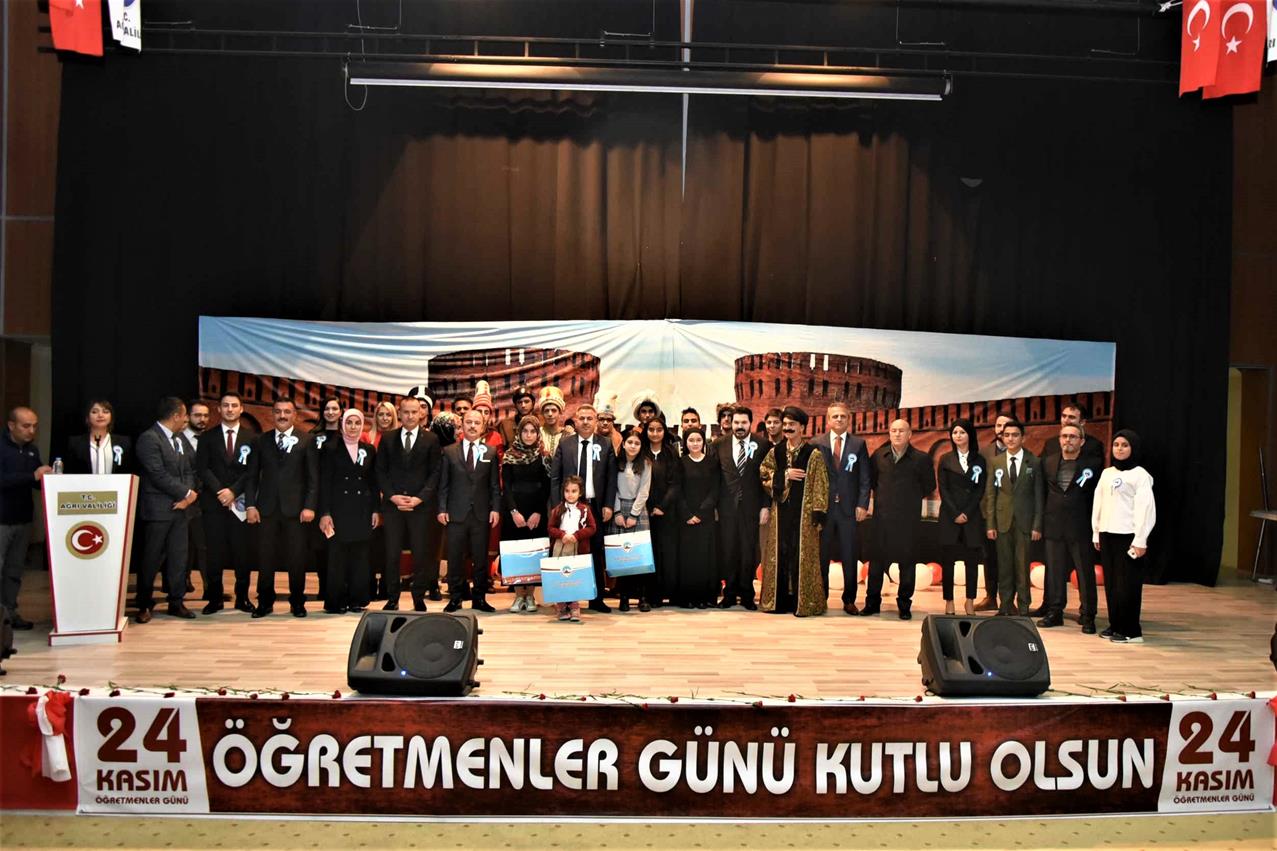 Ağrı’da 24 Kasım Öğretmenler Günü.