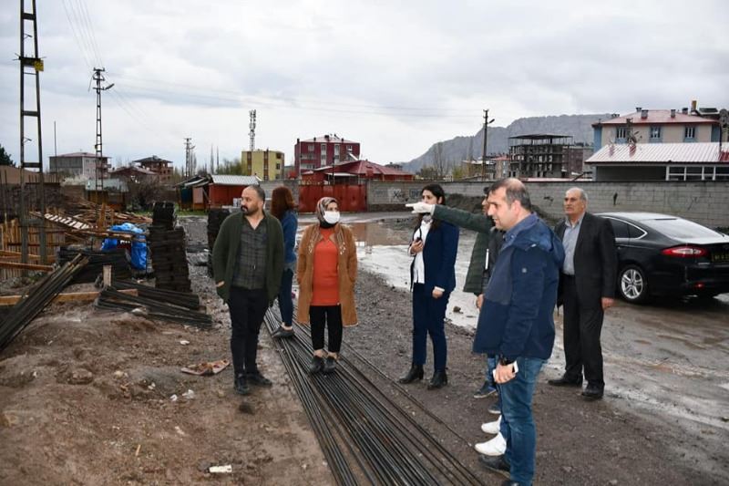 Başkanı Yıldız Acar, inşaatları denetlemeye başladı.