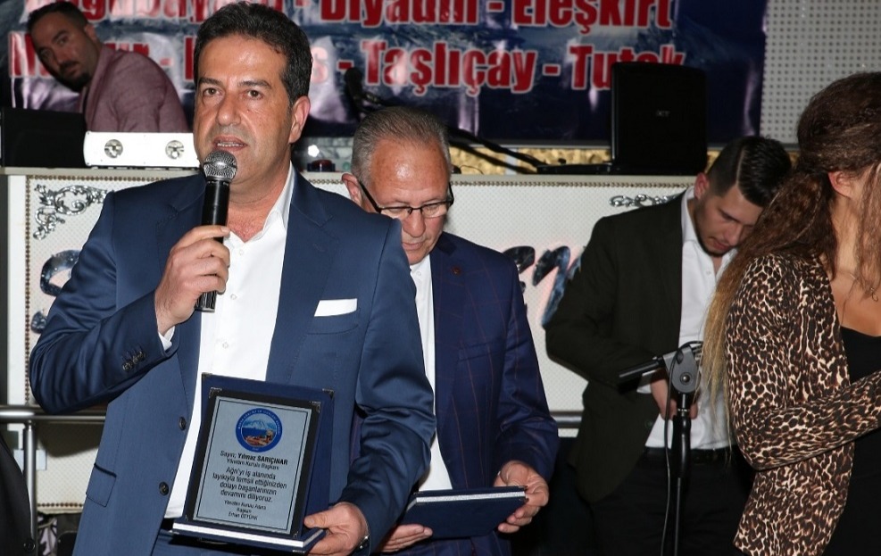 CHP BURSA BÜYÜKŞEHİR BELEDİYESİ BAŞKAN ADAYI MUSTAFA BOZBEY İŞ ADAMI HEMŞERİMİZ YILMAZ SARIÇINAR’A PLAKET...