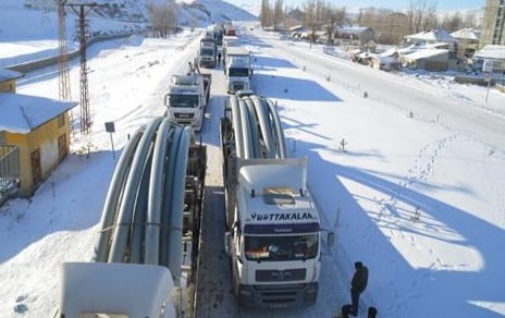 Eleşkirt'te Zincirleme Trafik Kazası Sonrasında Uzun Tır Kuyruğu Oluştu