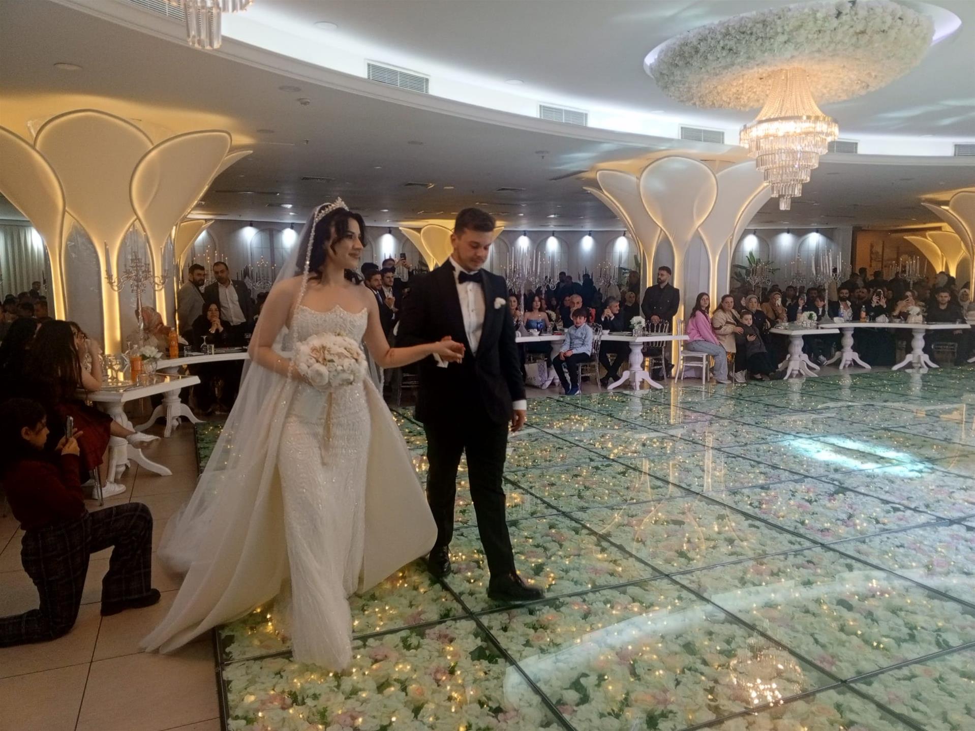 İki Köklü Aileyi Birleştiren Düğün: Sena & Emre