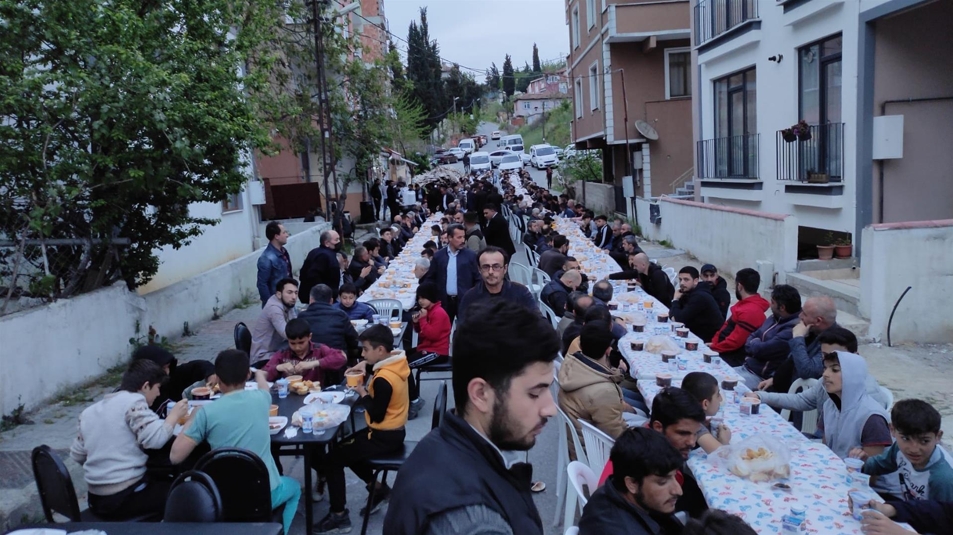 İstanbul Ağrı Kültür Dernekler Federasyon Başkanı İş İnsanı Mehmet Uşen geçtiğimiz yıl kaybettiği babası adına mevlid-i şerif düzenledi