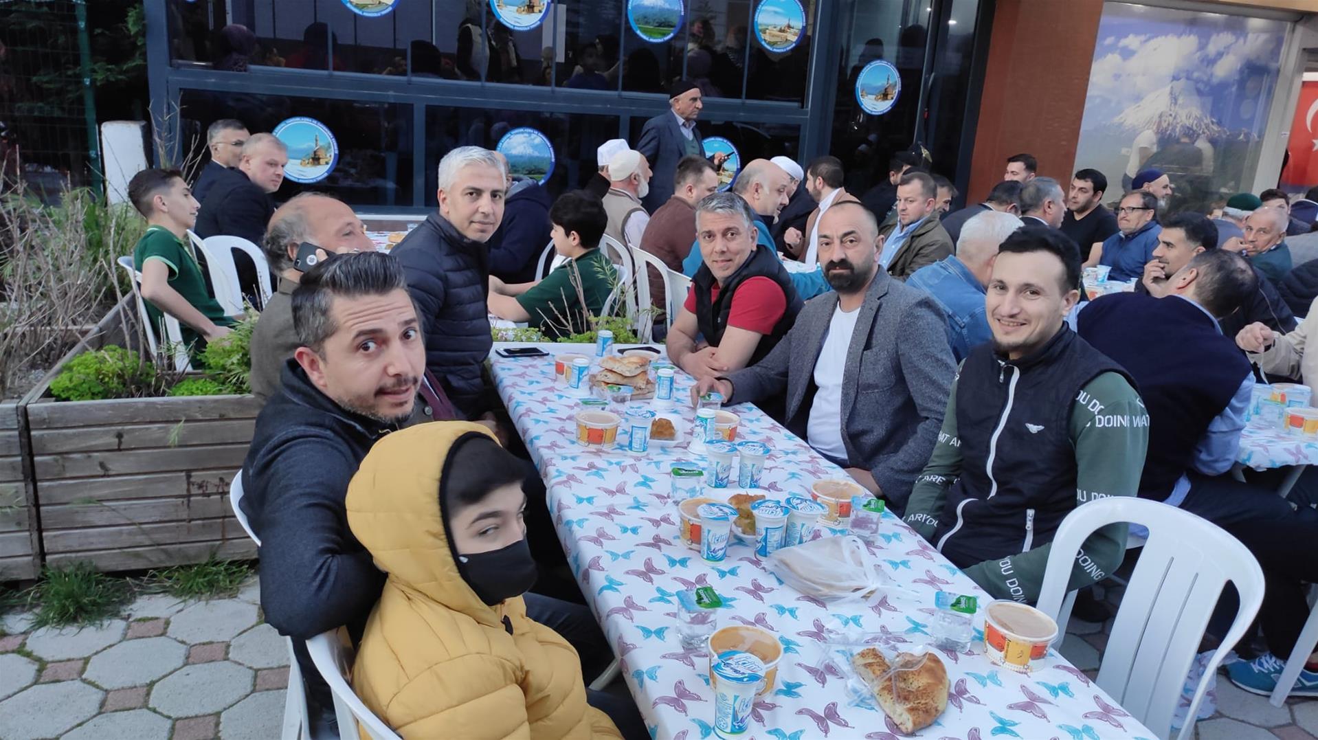 Ağrılı hemşeriler iftarda bir araya geldi 