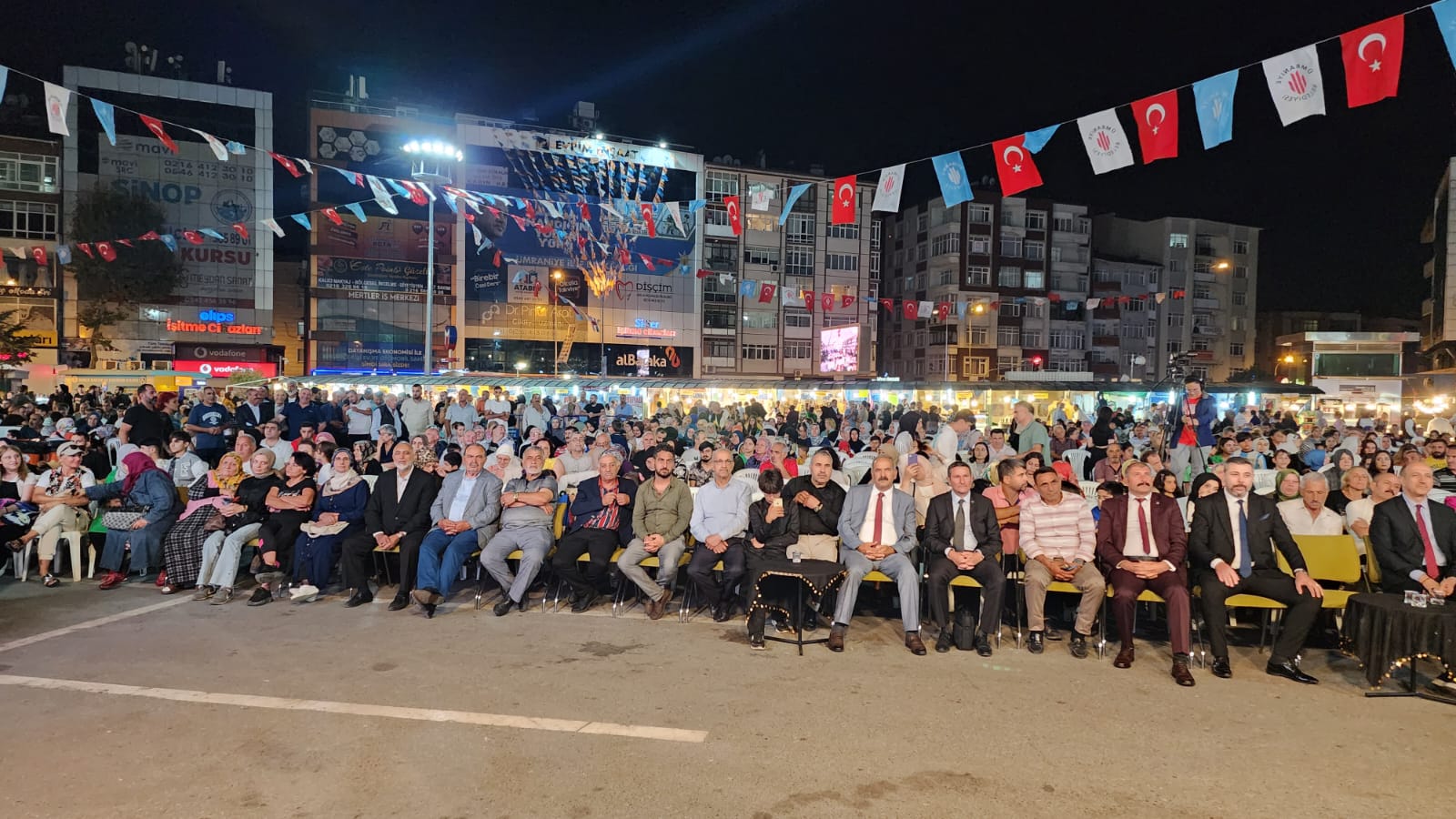 BAŞKAN ORHAN BAYDAR BİNLERCE AĞRILIYI ÜMRANİYE’ DE BİR ARAYA GETİRDİ