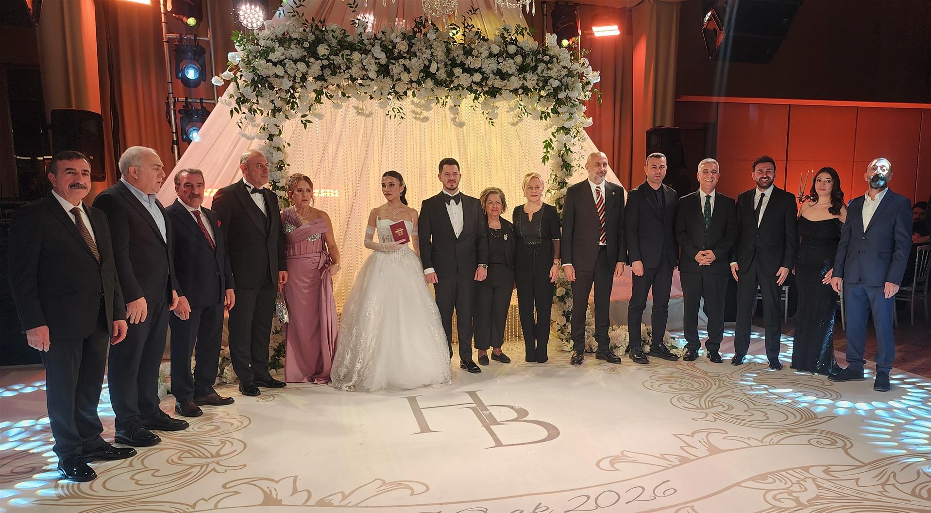 ÖZTÜRK VE RAVANOĞLU AİLELERİNİN GÖRKEMLİ DÜĞÜNÜ