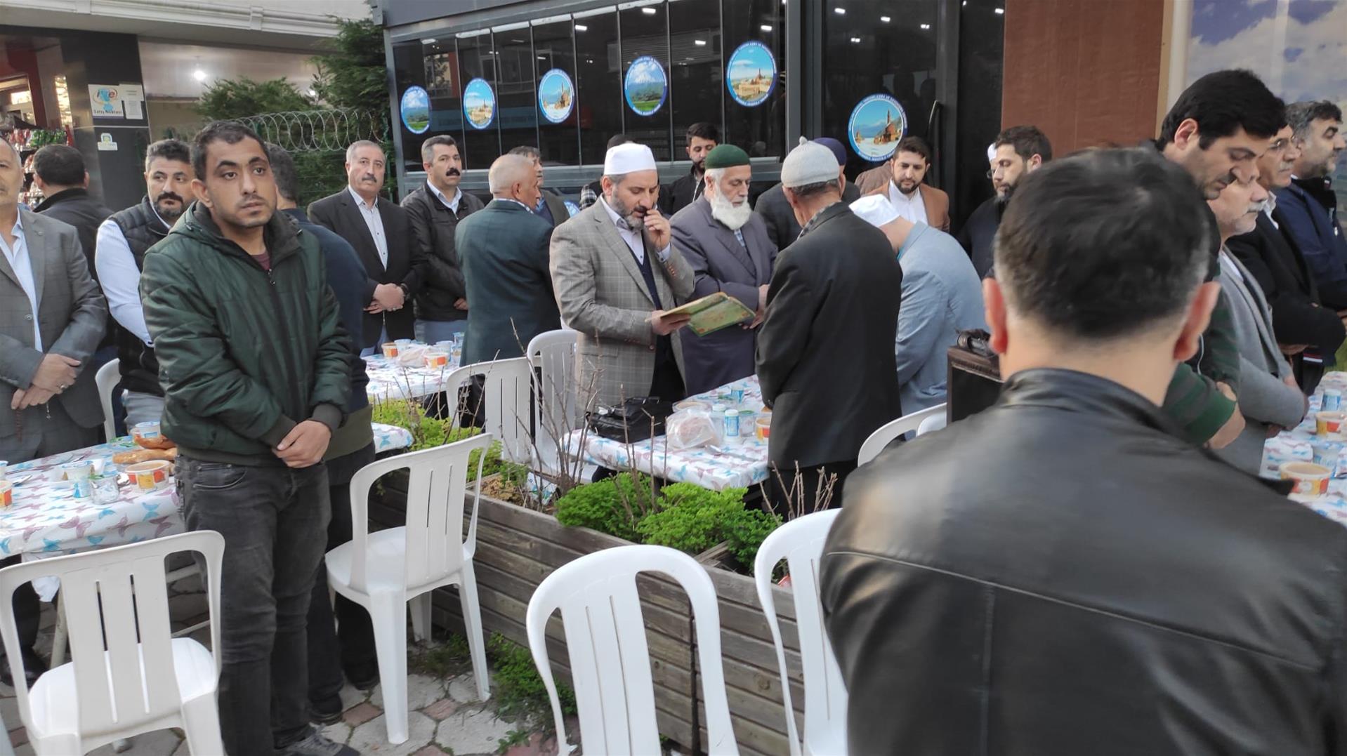 Ağrılı hemşeriler iftarda bir araya geldi 