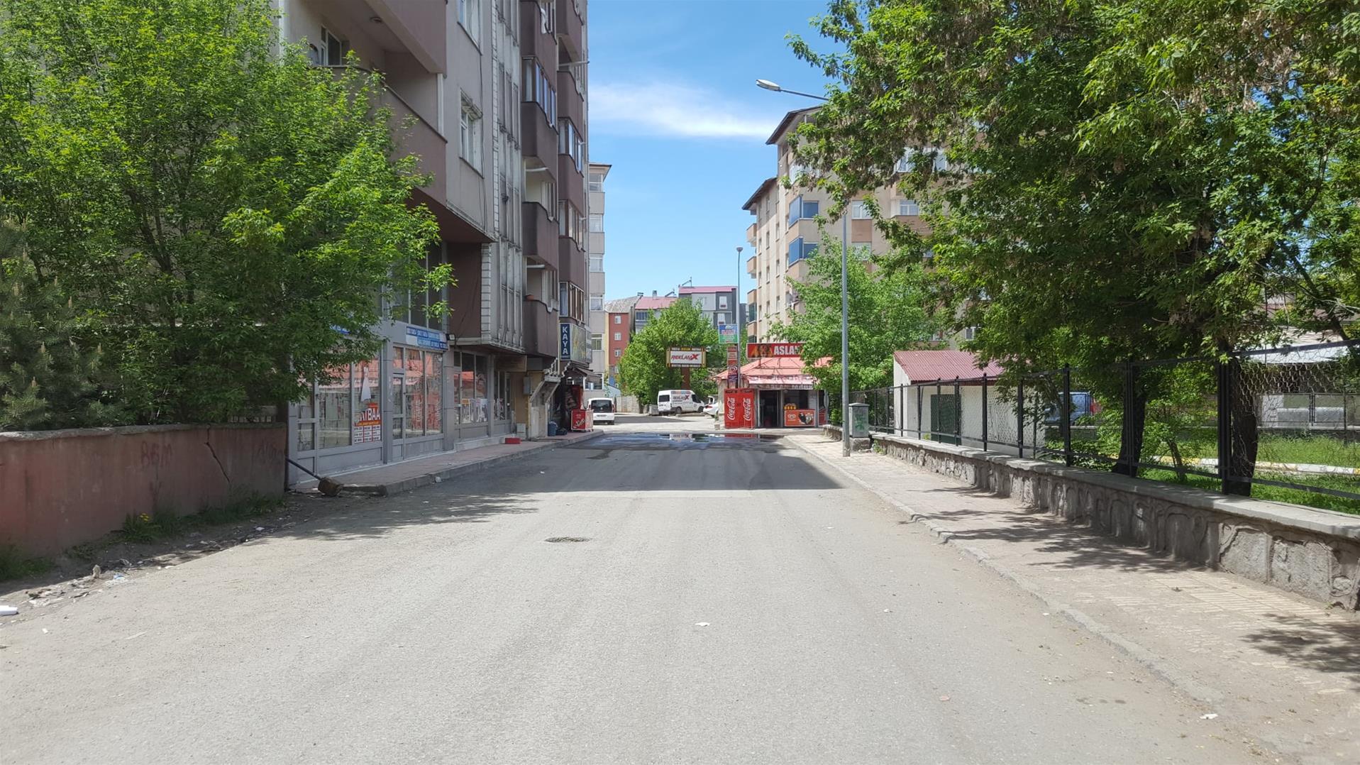 Ağrı'da yasağın ardından cadde ve sokaklar sessiz…