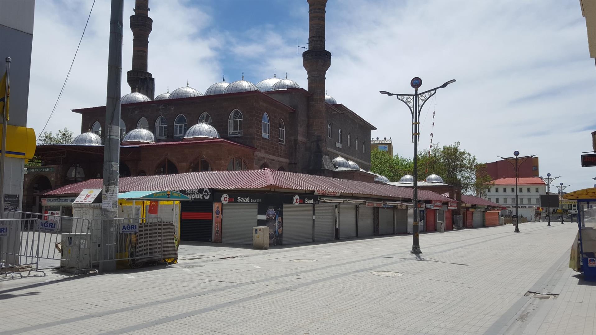 Ağrı'da yasağın ardından cadde ve sokaklar sessiz…