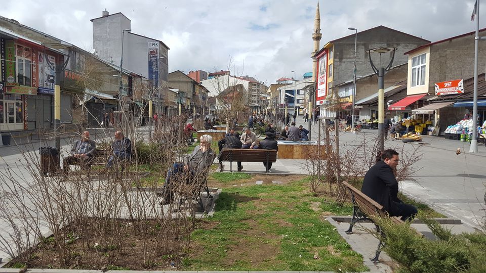 Ağrı ilimizde cadde ve sokaklar doldu taştı.