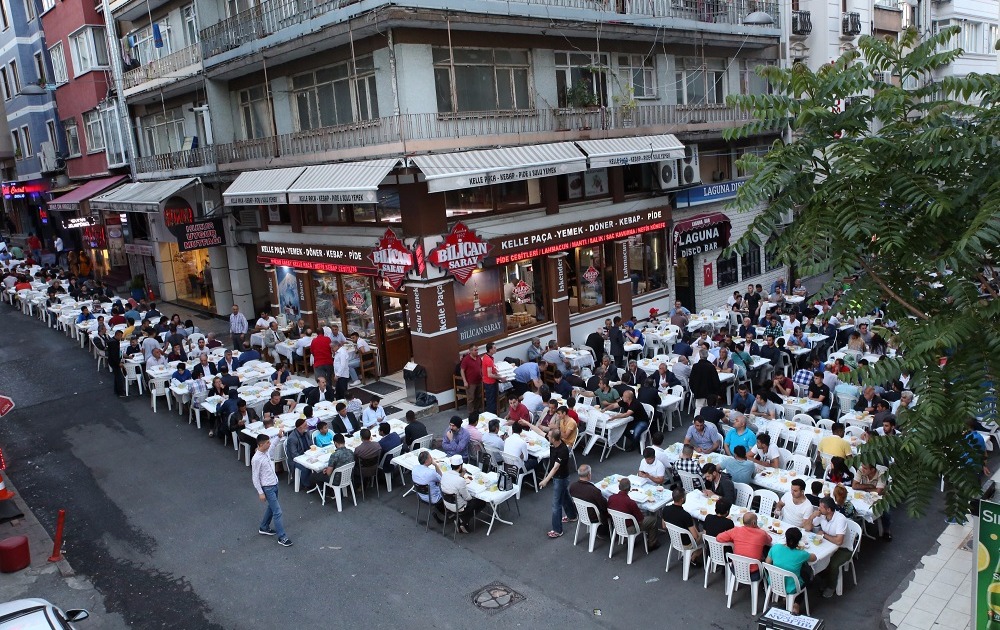 Mehmet Kaya İftar yemeği verdi