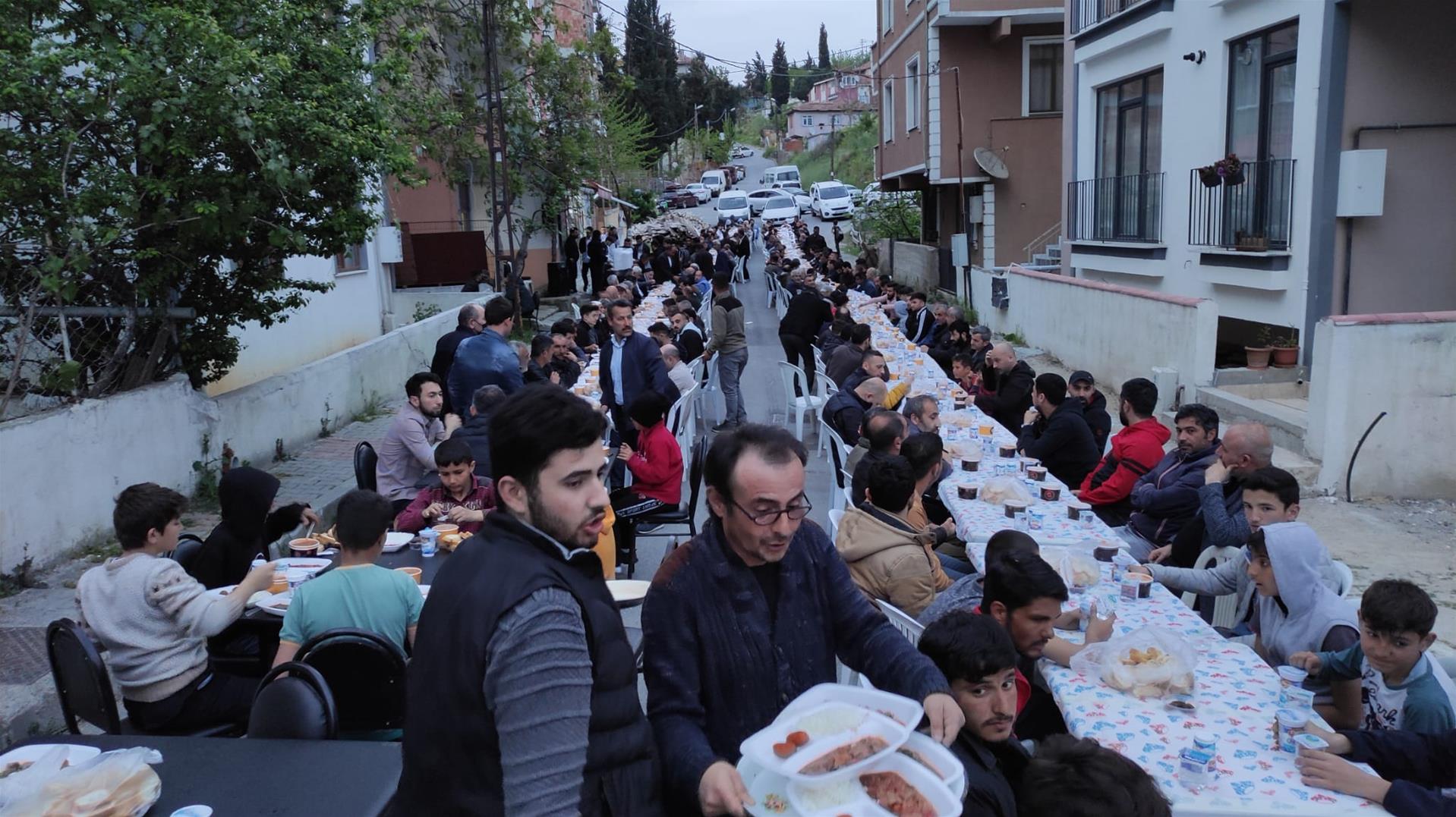 İstanbul Ağrı Kültür Dernekler Federasyon Başkanı İş İnsanı Mehmet Uşen geçtiğimiz yıl kaybettiği babası adına mevlid-i şerif düzenledi