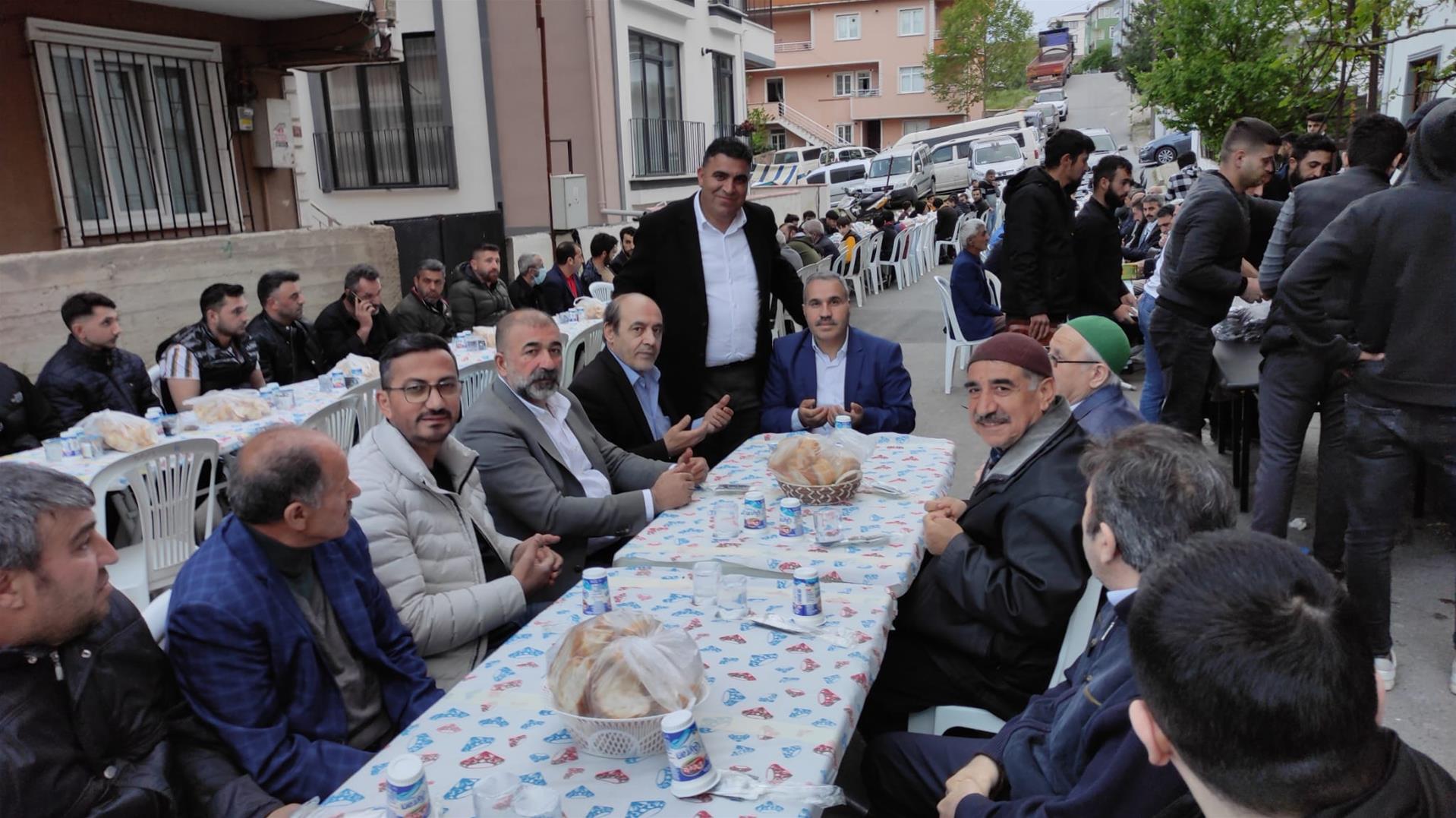 İstanbul Ağrı Kültür Dernekler Federasyon Başkanı İş İnsanı Mehmet Uşen geçtiğimiz yıl kaybettiği babası adına mevlid-i şerif düzenledi