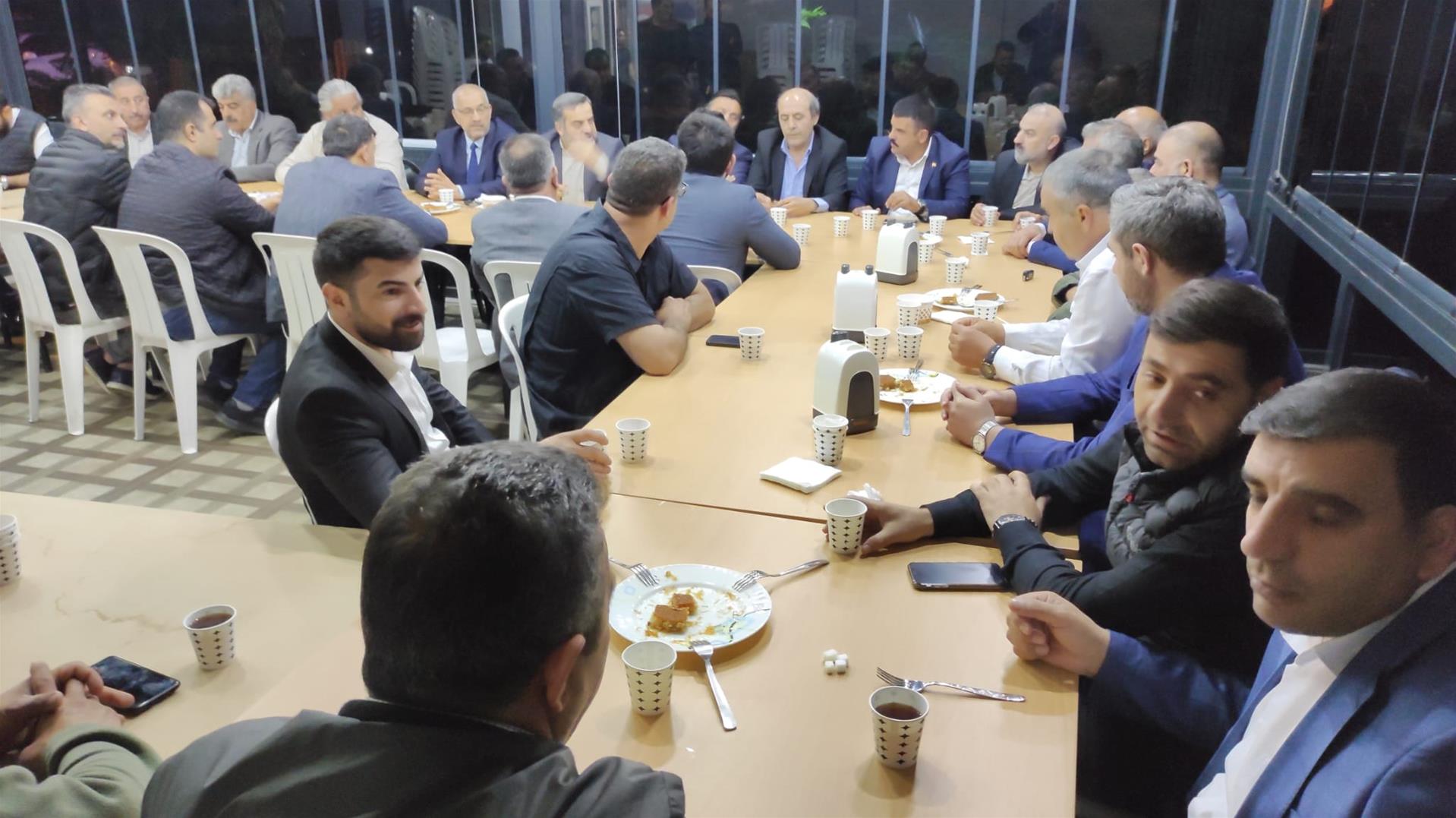 Ağrılı hemşeriler iftarda bir araya geldi 