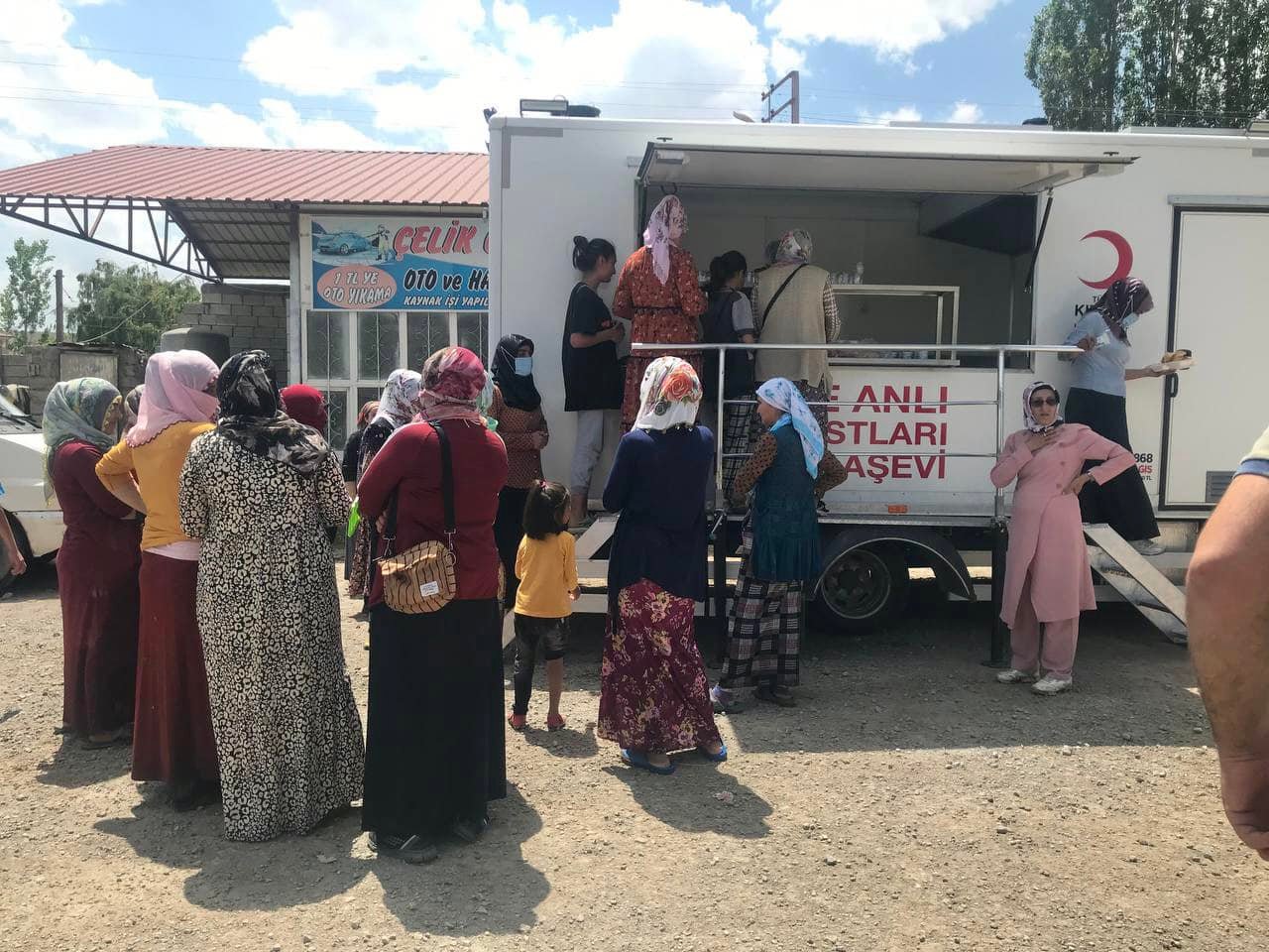 AĞRI DOĞUBEYAZIT KARABULAK KÖYÜNDE SEL OLDU KIZILAY SESİZ KALMADI !