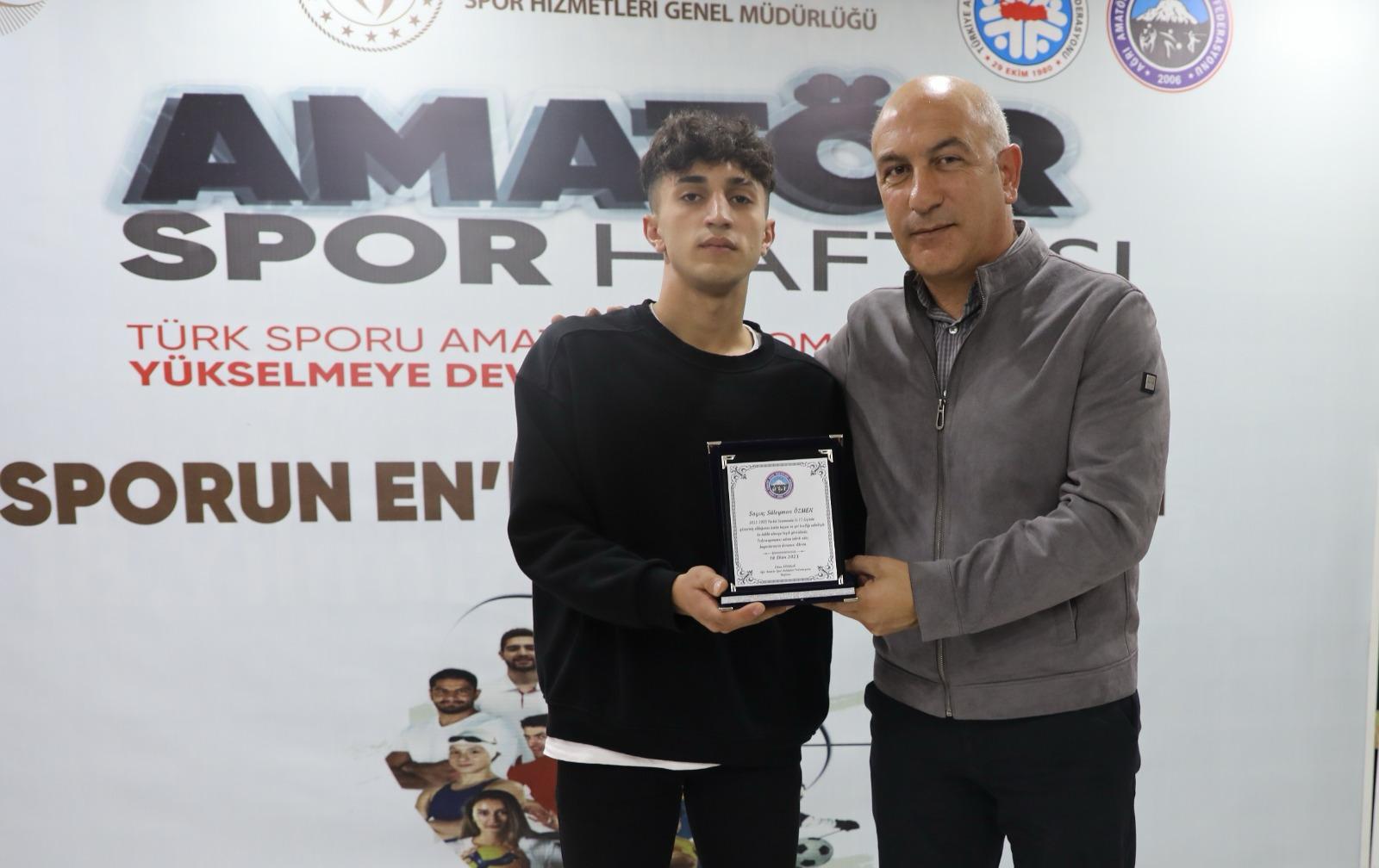 AĞRI’DA AMATÖR SPORUN ENLERİ ÖDÜL TÖRENİ GERÇEKLEŞTİRİLDİ