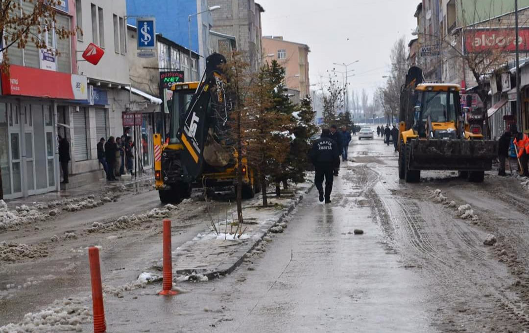 Patnos Belediyesi, Kar Temizleme Çalışmasını Aralıksız Sürdürülüyor