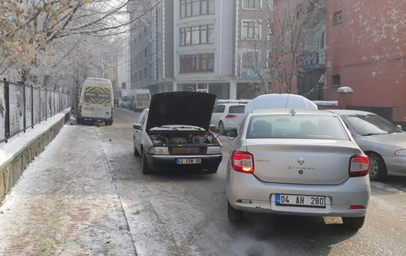 'Ağrı'da Araçlar trafikte dondu!