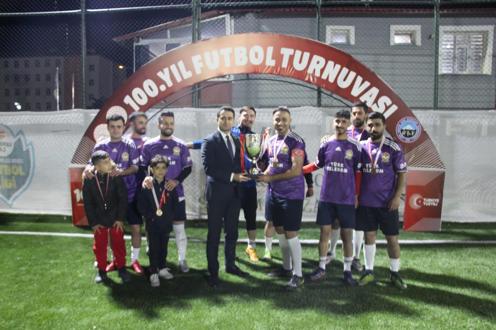 100.Yıl Futbol Turnuvasının Şampiyonu Çanakkale Spor Oldu