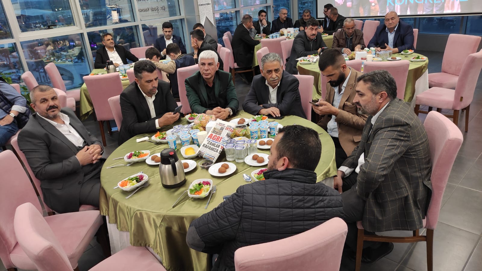 İstanbul'da yaşayan Ağrılılar iftarda buluştu