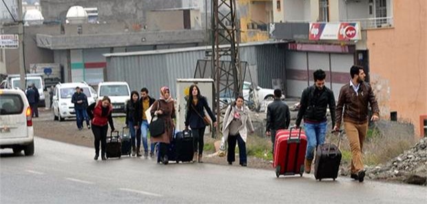 MEB SMS attı, öğretmenler akın akın Cizre'yi terk etti