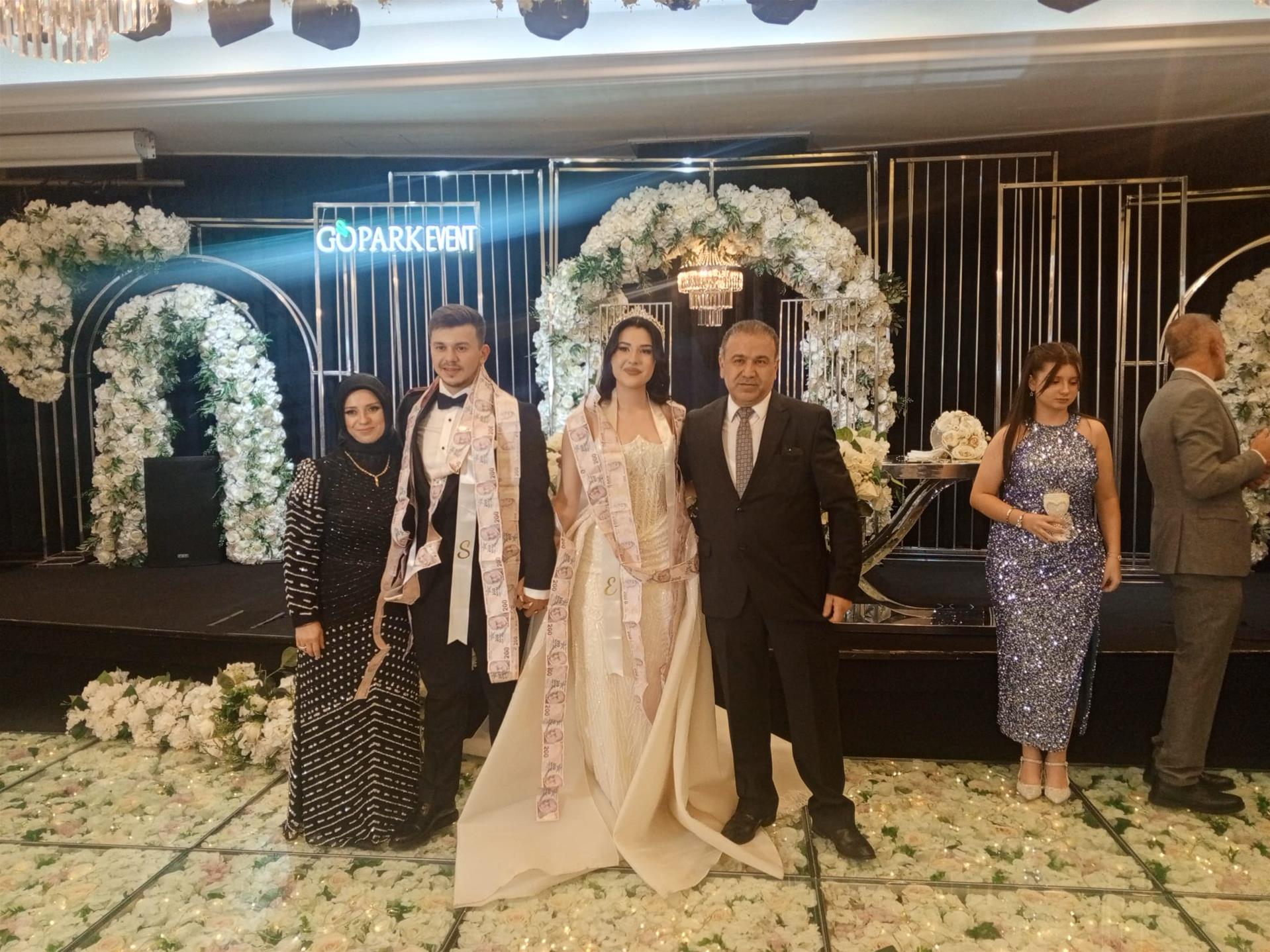 İki Köklü Aileyi Birleştiren Düğün: Sena & Emre