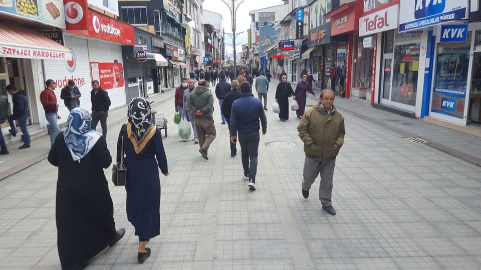 Ağrı ilimizde cadde ve sokaklar doldu taştı.