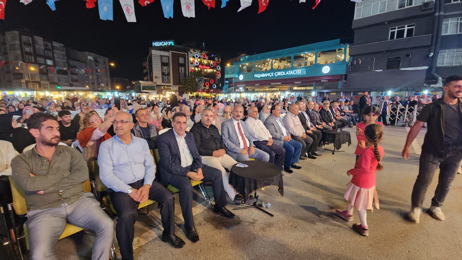 BAŞKAN ORHAN BAYDAR BİNLERCE AĞRILIYI ÜMRANİYE’ DE BİR ARAYA GETİRDİ