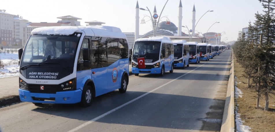 Başkan Sayan, Yeni Araçları Konvoyla Halka Tanıttı