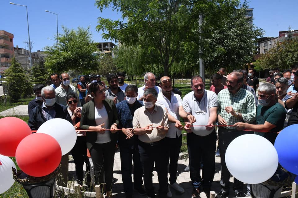 Ahmed-i Xani anıtı ve saat kulesi anlamlı törenle hizmete sunuldu. 